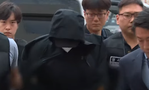 韩国老哥200米高空强开飞机舱门:类似的狼人还真不少!